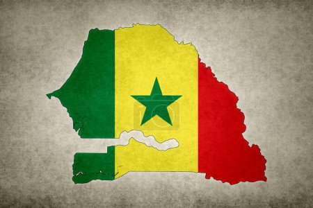 Mapa grunge de Senegal con su bandera impresa dentro de su frontera en un papel viejo.