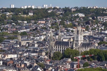 Luftaufnahme der Abbatiale Saint-Ouen in Rouen, Normandie, Frankreich.
