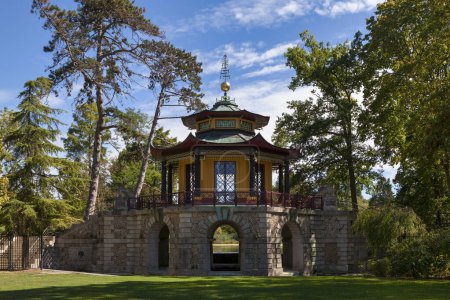 Le pavillon chinois de Cassan a été construit entre 1781 et 1785 à L'Isle Adam, une ville du département du Val d'Oise, en France..