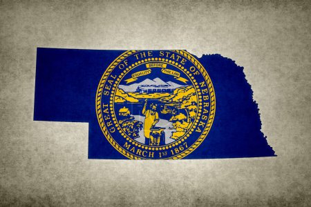 Carte grunge de l'état du Nebraska (USA) avec son drapeau imprimé à l'intérieur de sa frontière sur un vieux papier