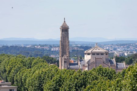 Blick von der Promenade du Peyrou auf die Eglise Sainte-Therese in Montpellier.