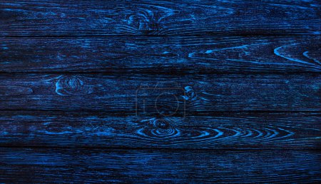 Foto de Fondo de madera azul oscuro, vista superior. Tableros oscuros con un patrón azul en madera - Imagen libre de derechos