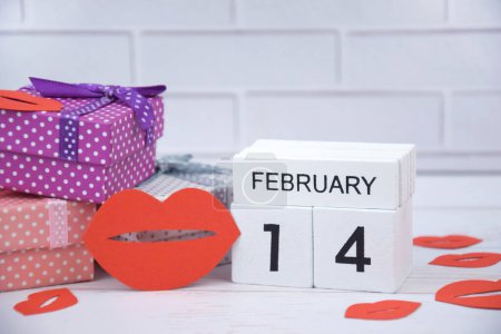 Téléchargez les photos : Calendrier avec la date 14 février, Saint-Valentin. Vacances des amoureux. - en image libre de droit