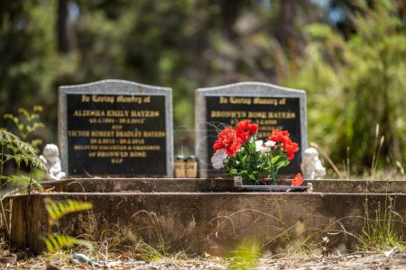 Foto de Cemetery graves and cross in a graveyard in a church - Imagen libre de derechos