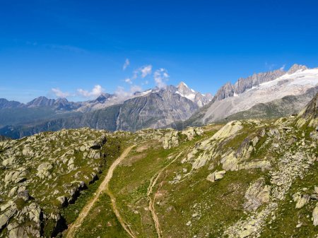 Foto de View from above at the mountains of Bettmeralp in Valais in Switzerland - Imagen libre de derechos