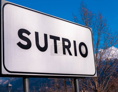 Téléchargez les photos : Sutrio, Italy - December 29, 2022: Sutrio is a village in the Province of Udine in the Italian region Friuli-Venezia Giulia - en image libre de droit