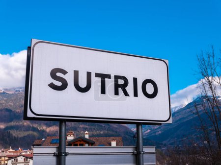 Téléchargez les photos : Sutrio, Italy - December 29, 2022: Sutrio is a village in the Province of Udine in the Italian region Friuli-Venezia Giulia - en image libre de droit