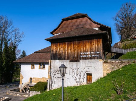 Téléchargez les photos : Murten, Suisse - 24 mars 2022 : Le Musée de Murten est l'un des plus anciens musées du canton de Fribourg. Il est situé dans le moulin de la vieille ville. - en image libre de droit