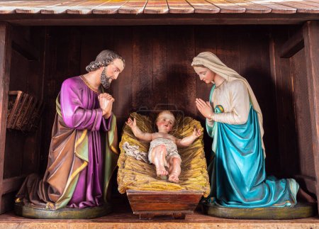 Foto de Zug, Switzerland - December 31, 2021: Christmas cribs - nativity scene - in the church - symbol of the birth of Jesus - Imagen libre de derechos