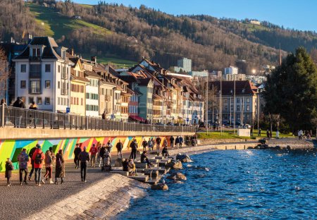Foto de Zug, Switzerland - December 31, 2021: City promenade in Zug, Switzerland - Imagen libre de derechos