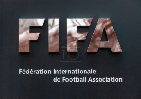 Foto de Zurich, Suiza - 22 de febrero de 2023: FIFA es una organización sin fines de lucro y un órgano de gobierno internacional de la asociación de fútbol, fútbol sala y fútbol de playa. Sede en Zurich, Suiza - Imagen libre de derechos
