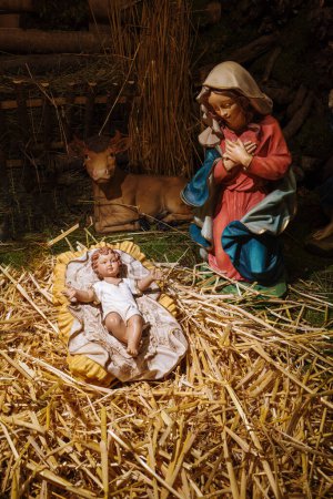 Téléchargez les photos : Sveta Gora, Slovénie - 27 décembre 2022 : Scène de la Nativité - Crèches de Noël. Représentation catholique de la naissance de Jésus à Bethléem - en image libre de droit