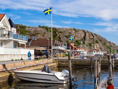 Marina y paisaje urbano de Grebbestad en Suecia