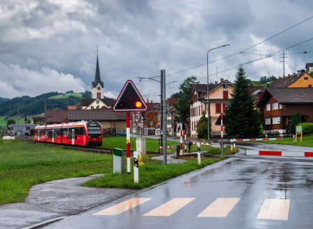 Foto de Gonten, Suiza - 25 de julio de 2023: La ciudad de Gonten en la región Appenzell, Suiza - Imagen libre de derechos