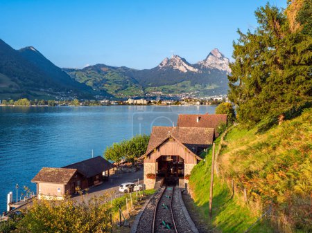 Foto de El ferrocarril Treib-Seelisberg es un funicular eléctrico en el centro de Suiza que va desde Treib en el lago de Lucerna a Seelisberg.. - Imagen libre de derechos