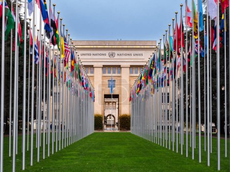 Foto de Ginebra, Suiza - 3 de noviembre de 2023: Oficina de las Naciones Unidas Ginebra o UNOG se encuentra en el edificio del Palais des Nations en la ciudad de Ginebra en Suiza - Imagen libre de derechos