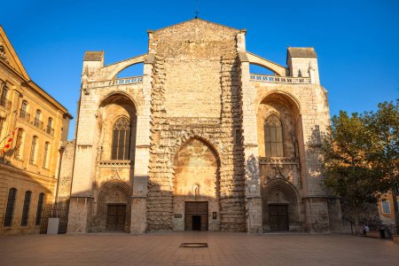 Téléchargez les photos : Saint Maximin, France - 1er octobre 2023 : Basilique historique de Sainte-Marie-Madeleine - en image libre de droit