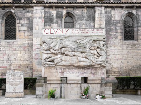 Téléchargez les photos : Cluny, France - 14 octobre 2023 : Monument aux victimes de la Seconde Guerre mondiale de Cluny et ses environs - en image libre de droit