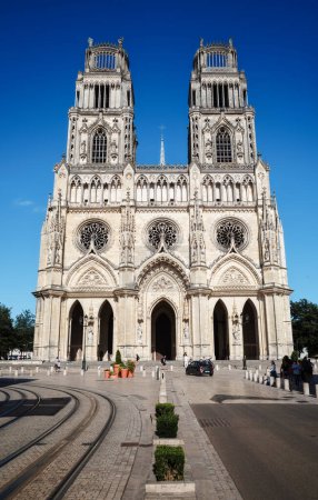 Téléchargez les photos : Orléans, France - 10 août 2023 : Sainte-Croix - Sainte-Croix - cathédrale d'Orléans - en image libre de droit