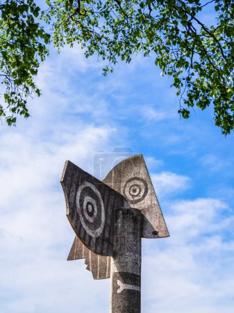 Téléchargez les photos : Kristinehamn, Suède - 26 mai 2023 : Kristinehamn, Suède - 26 mai 2023 : La plus grande sculpture Picasso au monde, située à Kristinehamn - en image libre de droit