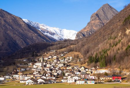 En 2006, Aquila fusionne avec Campo Blenio, Ghirone, Olivone et Torre pour former la nouvelle municipalité de Blenio. Canton du Tessin, Suisse