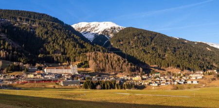 Disentis, Schweiz - 2. Februar 2023: Disentis Muster ist ein alpiner Ort in der Surselva im Kanton Graubünden in der Schweiz.