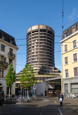 Téléchargez les photos : Bâle, Suisse - 20 avril 2024 : Association internationale des contrôleurs d'assurance et Banque des règlements internationaux - en image libre de droit