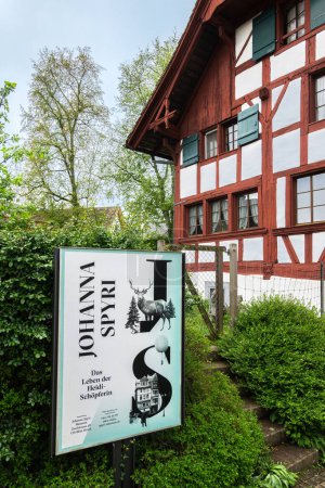Téléchargez les photos : Hirzel, Suisse - 25 avril 2024 : Musée Johanna Spyri à Hirzel, où l'auteure de l'histoire Heidi a passé son enfance - en image libre de droit