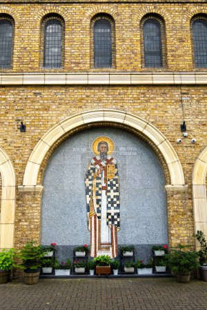 Téléchargez les photos : London, United Kingdom - April 29, 2024: Mosaic of Saint Sava outside the Serbian Orthodox Church in London, Lancaster Road - en image libre de droit