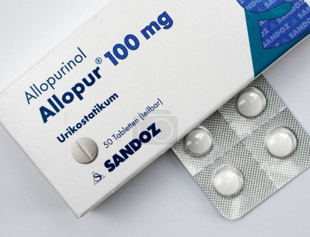 Téléchargez les photos : Zurich, Suisse - 16 mai 2024 : Allopurinol est un médicament de la société Sandoz utilisé pour traiter la goutte et prévenir certains types de calculs rénaux en abaissant les niveaux élevés d'acide urique dans le sang. - en image libre de droit