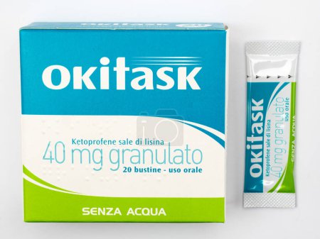 Téléchargez les photos : Zurich, Suisse - 16 mai 2024 : Okitask est un analgésique à dissolution rapide pour soulager la douleur et l'inflammation légères à modérées - en image libre de droit