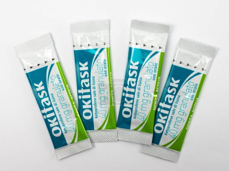 Téléchargez les photos : Zurich, Suisse - 16 mai 2024 : Okitask est un analgésique à dissolution rapide pour soulager la douleur et l'inflammation légères à modérées - en image libre de droit