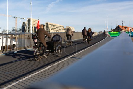 Téléchargez les photos : Copenhague, Danemark - 22 octobre 2023 : Se déplacer à vélo est la chose la plus courante dans la ville de Copenhague, Danemark. - en image libre de droit