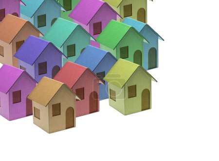 Téléchargez les photos : Groupe de maisons en carton coloré concept de ville sur fond blanc pour une sélection facile - en image libre de droit