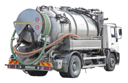 Foto de Camión cisterna de aguas residuales - Máquina de bombeo de alcantarillado - Camión séptico aislado sobre fondo blanco para una fácil selección - Concepto Cut Out - Imagen libre de derechos