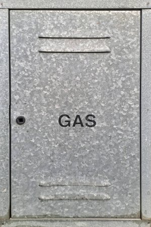 Téléchargez les photos : Boîte métallique en acier galvanisé pour protéger le système méthane ou gaz propane - en image libre de droit