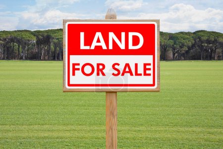 Grundstücke zum Verkauf - Immobilienkonzept mit Leerstand zum Verkauf für den Hochbau - Grundstücksverwalter mit Werbetafel in ländlicher Umgebung