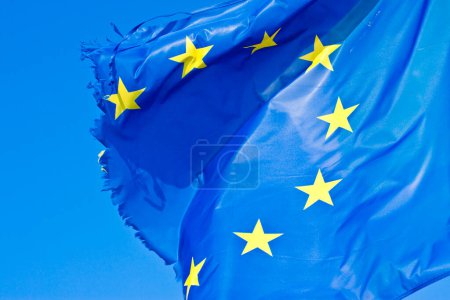 Bandera europea deshilachada - imagen conceptual con espacio para copiar