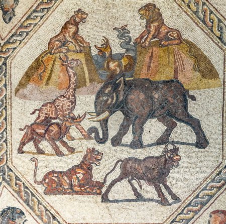 Téléchargez les photos : Central part of Lod Mosaic, famous Roman mosaic floor in Lod town in Israel, displayed in Shelby White and Leon Levy Lod Mosaic Center. Mosaic depicts land animals, fish and two Roman ships. - en image libre de droit