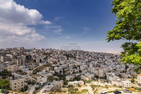 Téléchargez les photos : Jérusalem, Israël - mai 2023. Al-Issawiya, quartier palestinien de Jérusalem-Est. Panorama de la ville et de la mosquée moderne. Paysage urbain. - en image libre de droit