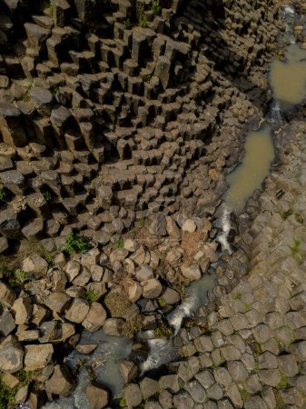 Foto de Prismas basálticos en Huasca de Ocampo. Concepto de ecoturismo. Formaciones geológicas. - Imagen libre de derechos
