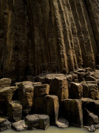 Téléchargez les photos : Prismes basaltiques à Huasca de Ocampo. Concept d'écotourisme. Formations géologiques. - en image libre de droit