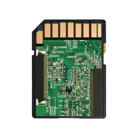 Es tarjeta Micro SD con circuito aislado en blanco.
