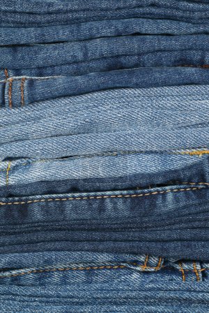 es ist ein Stapel faltbarer Jeans für Muster und Hintergrund.