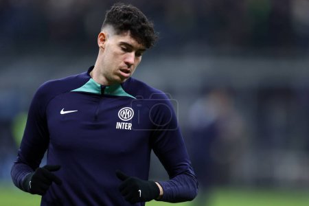 Téléchargez les photos : Alessandro Bastoni of Fc Internazionale during the  Serie A match beetween Fc Internazionale and Hellas Verona at Stadio Giuseppe Meazza on January 14, 2023 in Milan  Italy . - en image libre de droit