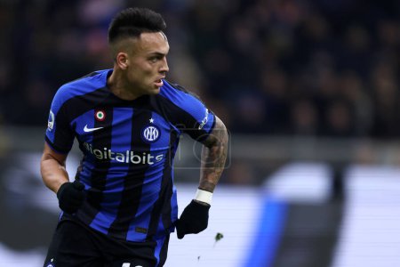 Téléchargez les photos : Lautaro Martinez of Fc Internazionale during the  Serie A match beetween Fc Internazionale and Hellas Verona at Stadio Giuseppe Meazza on January 14, 2023 in Milan  Italy . - en image libre de droit