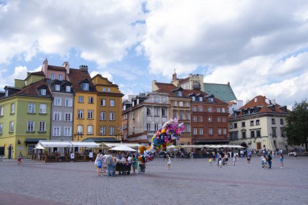 Téléchargez les photos : Varsovie, Pologne - 5 août 2023. Belle vue sur la vieille ville de Varsovie, capitale de la Pologne. - en image libre de droit