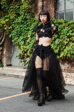 Foto de Lin Lin fuera del show de Antonio Marras durante la Semana de la Moda de Milán Ropa Mujer Primavera / Verano 2024. - Imagen libre de derechos