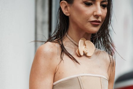 Téléchargez les photos : Alexandra Pereira devant le défilé Sportmax pendant la Fashion Week de Milan Vêtements Femme Printemps / Eté 2024. - en image libre de droit