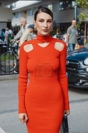 Téléchargez les photos : Carlotta Rubaltelli porte toutes les Ferragamo, à l'extérieur du Salvatore Ferragamo Show pendant la Fashion Week de Milan Vêtements Femme Printemps / Eté 2024. - en image libre de droit